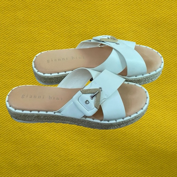 Gianni Bini White Sandals resort vacation preppy festival spring summer - Picture 1 of 14